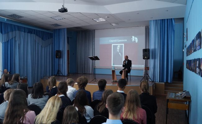 День Знаний. Встреча с актером Новокузнецкого драматического театра С. Ермаковым.